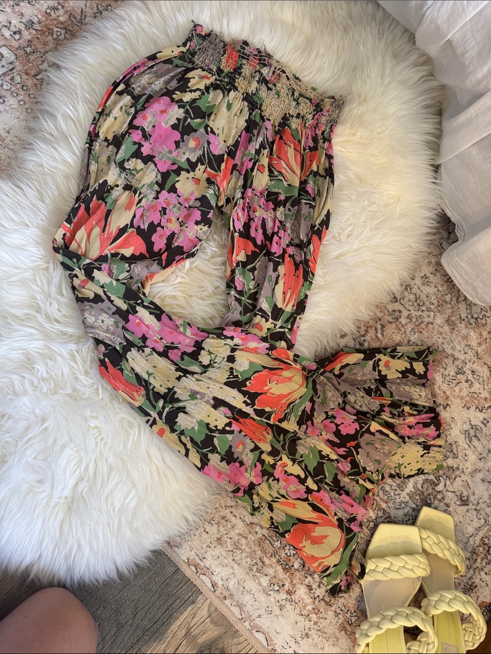 Awsome Retro Free People Floral flare Pants!